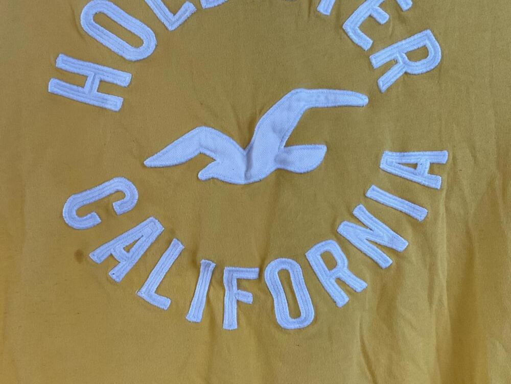 Hollister California Yellow Logo T-Shirt Size Small Graphic Embroidery - Picture 2 of 4